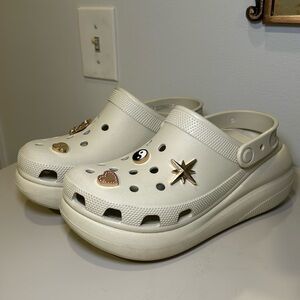 Croc Platform Crush Clog Chunky in Beige w/ Jibbitz